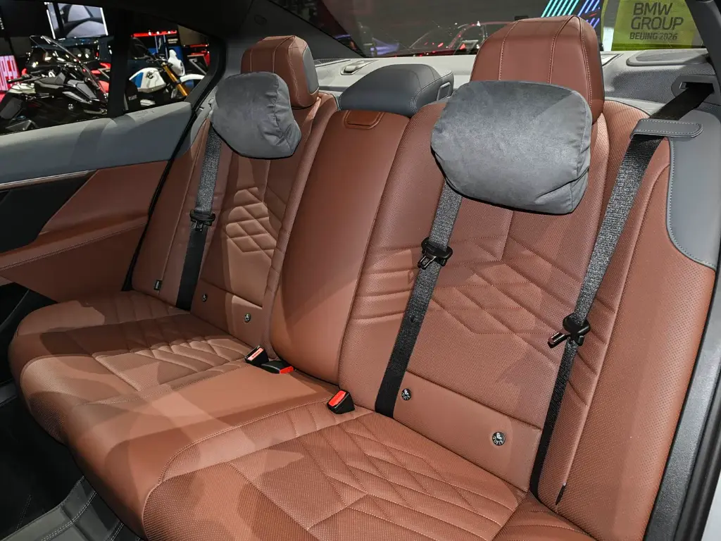宝马i5 2026款 xDrive 50L 豪华套装8.webp