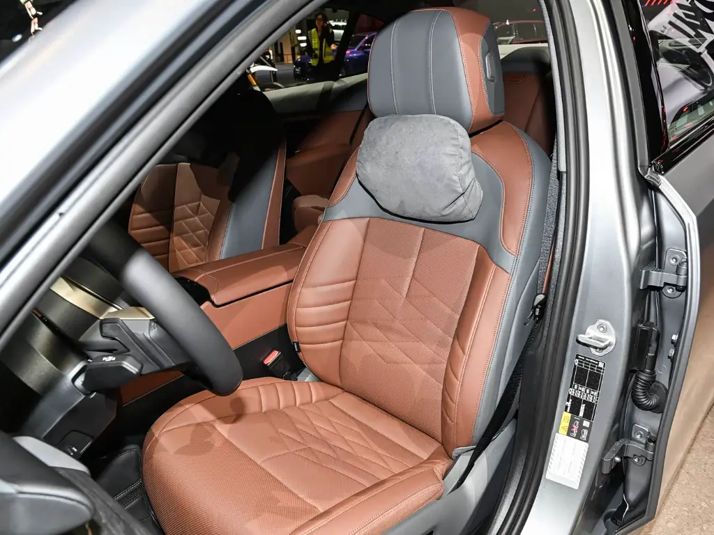 宝马i5 2026款 xDrive 50L 豪华套装5.webp